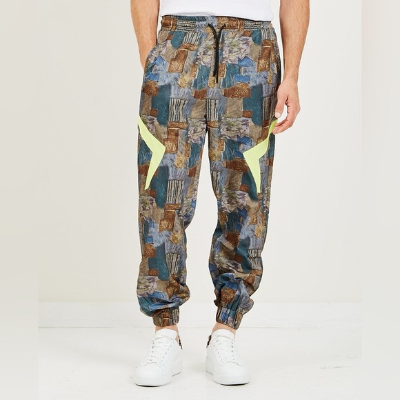 HAN KJØBEHAVN Men's Patchwork Print Joggers with Neon Chevron Details